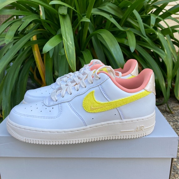 Nike Air Force 1 ‘07 LX - Picture 3 of 7